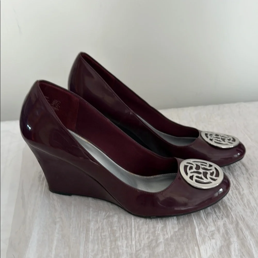 FIONI Clothing Burgundy Wedge Pumps with Silver Emblem